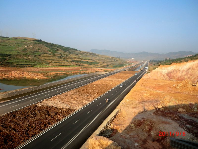 云南昭鲁城市走廊公路